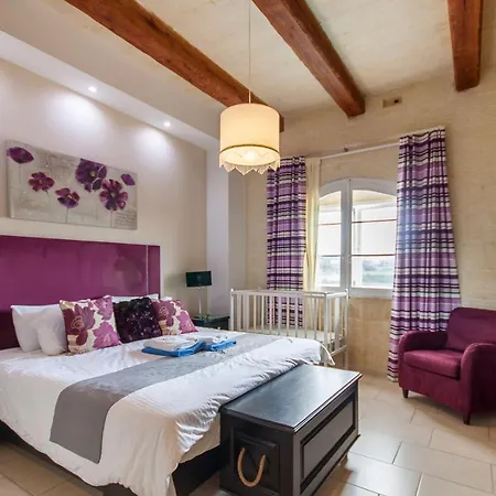 Twilight Gozitan With Pool - Happy Ghammar