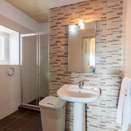 Twilight Gozitan With Pool - Happy *