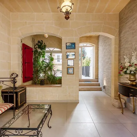 Дом отдыха Twilight Gozitan With Pool - Happy