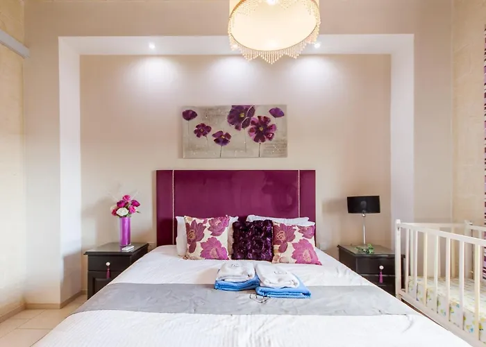 Twilight Gozitan With Pool - Happy *