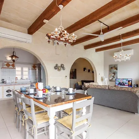 Twilight Gozitan With Pool - Happy Feriehus Ghammar