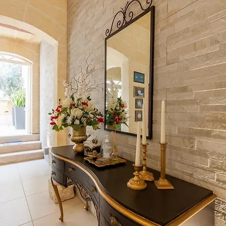 Twilight Gozitan With Pool - Happy Holiday home *