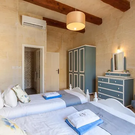 Twilight Gozitan With Pool - Happy *