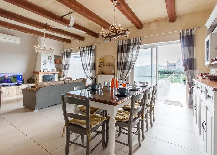 Twilight Gozitan With Pool - Happy Holiday home *