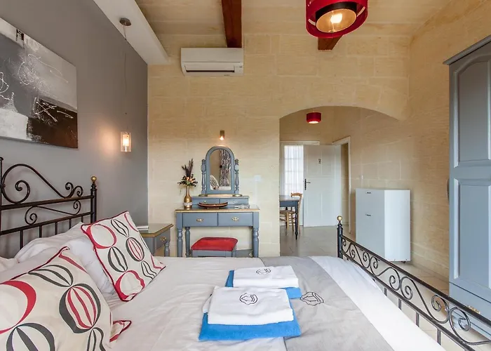 Twilight Gozitan With Pool - Happy Holiday home