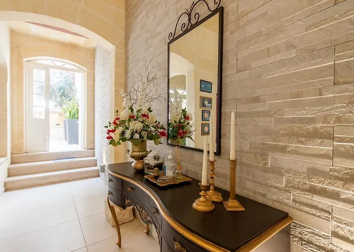 Twilight Gozitan With Pool - Happy Holiday home *